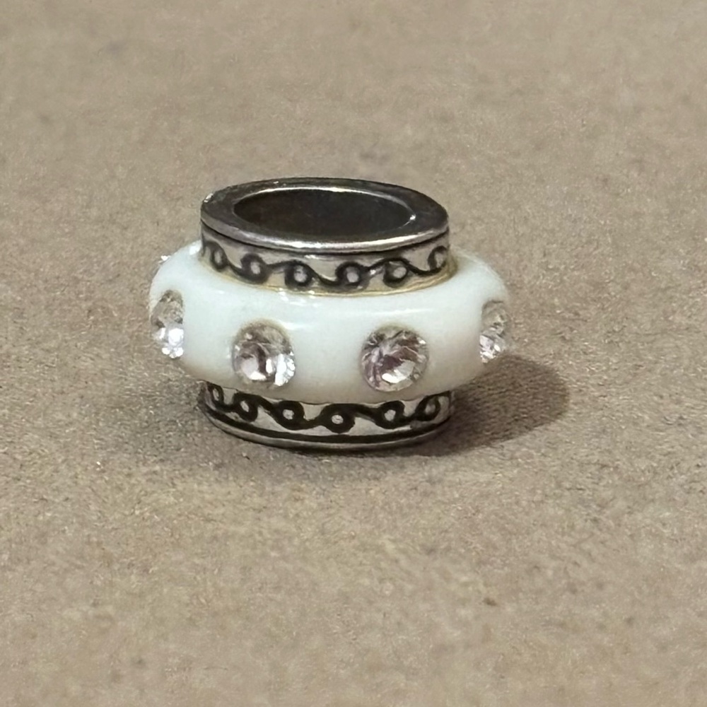🆕Listing! Brighton oval Dazzle Spacer in white Resin bead Clear crystals Retired